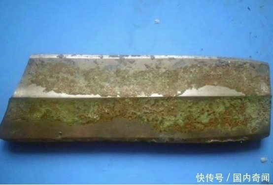 大爷捡到古董宝剑要求上交,他却给磨成了菜刀,如今怎样了