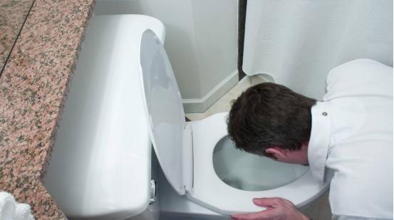 分娩|妻子分娩老公陪产,娃刚出生老公却吐了,护士别瞎捣乱