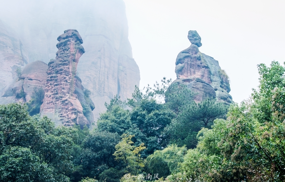 龟峰|旅行来到江西上饶，发现奇特龟峰，山体和奇石就像巨大的乌龟