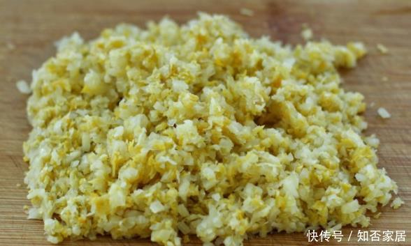 好吃|天冷包包子,白菜萝卜靠边站,这菜做馅最好吃,蒸好的包子喷香