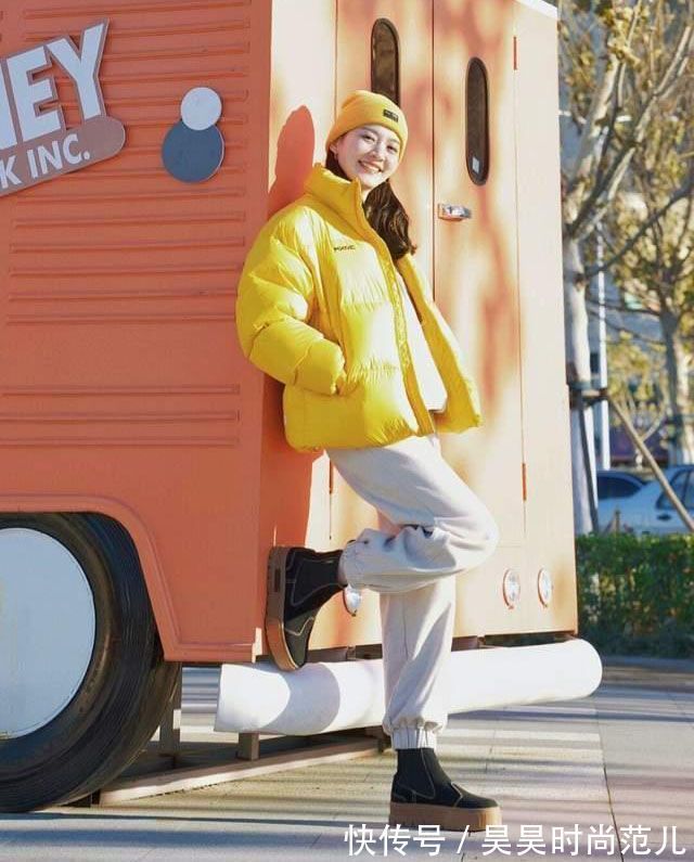 搭配 会穿搭的女人,冬天更爱暖色系搭配,优雅大方又不失时尚气质