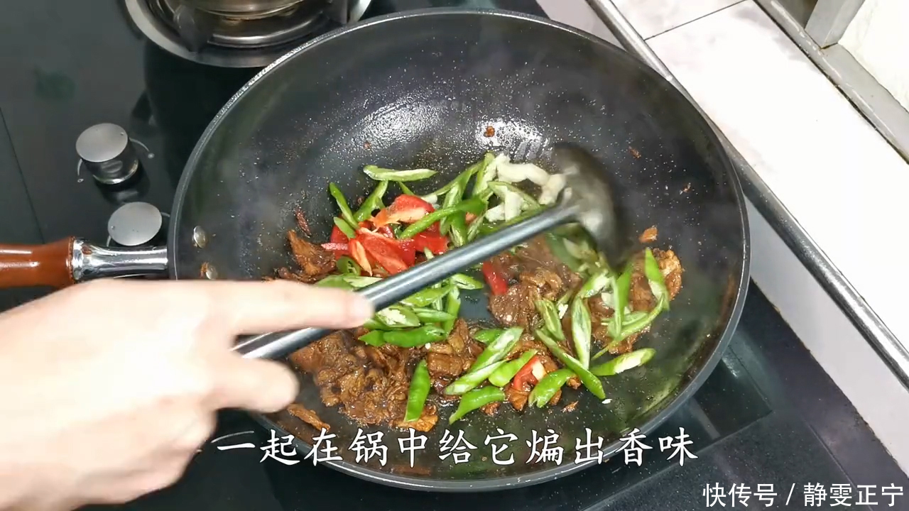 米饭|这才是豆腐最好吃的做法，荤素搭配，香嫩可口，两碗米饭都不够吃