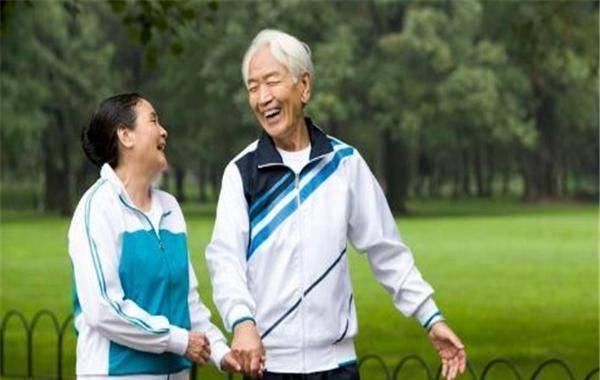 疾病|八十岁老人身体健朗如小伙，没有任何老年疾病，全因饭后这样做
