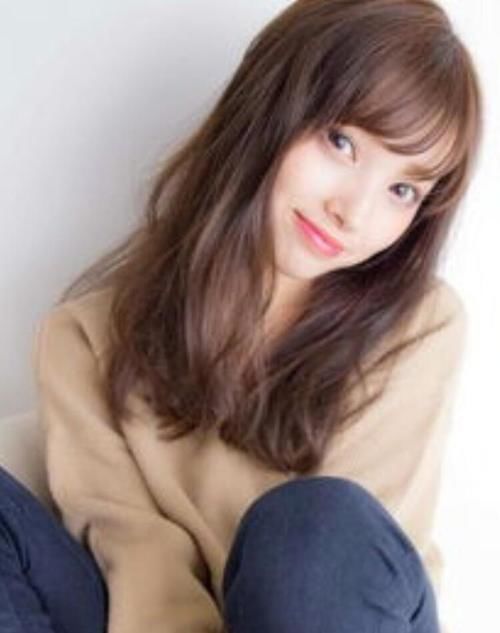 别再披头散发了！这有10款适合圆脸的中卷发型，可甜可盐