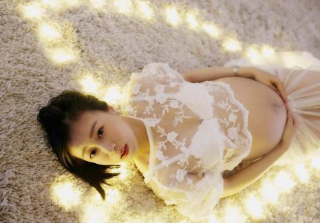 朋友圈|90后孕妈在朋友圈秀“孕妇照”,评论区不堪入目,网友:尺度不小