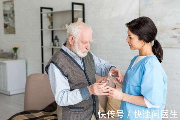 脱发|男性开始衰老时，排尿无力，肚子变大，脱发可渐渐出现