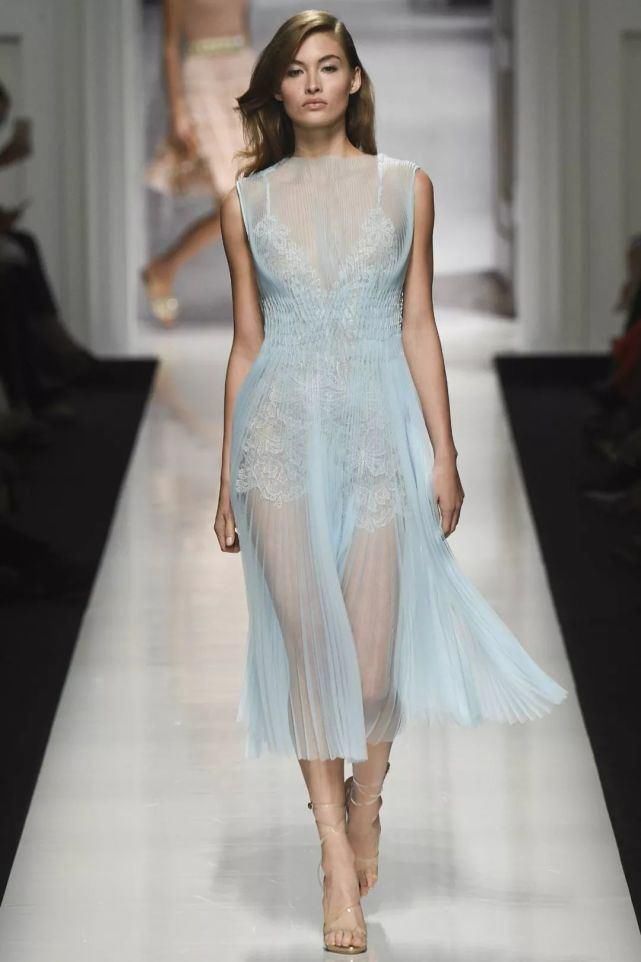 时装|干货丨时装大牌设计师都在用的手艺学会手工绣缀,给你的创意立裁加加餐