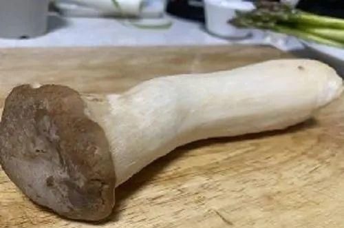 买杏鲍菇时，挑大的还是小的？蔬菜商贩说漏嘴，以后可别再瞎买！