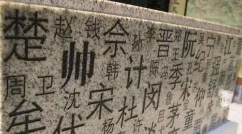 名字|爸爸姓“李”，给娃取名时没注意“谐音”，上学第一天孩子被气哭