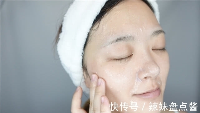 染发 凡士林被称“护肤神器”,会用它的人皮肤都很赞,这几招你会吗?