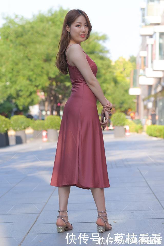 高跟鞋|长款连衣裙穿上很有高级感,红色无袖裙穿上更显气质