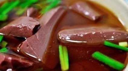 相克|猪血虽好,但吃了猪血后,一定别碰此类食物,得忌口,告诉家里人