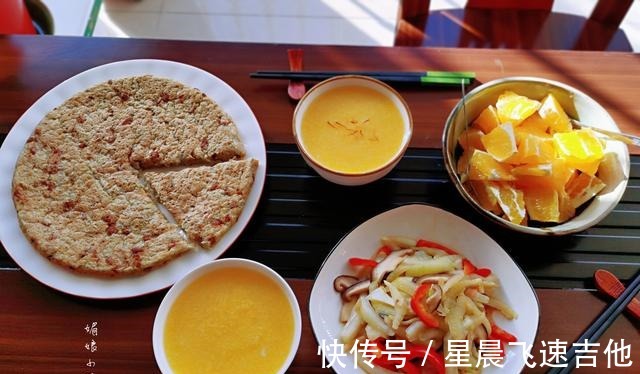 20分钟做好早餐,有粗粮粥和煎饼还有炒菜,网友说一看就温暖!