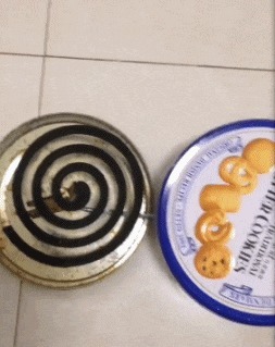 |搞笑GIF趣图小弟弟,小小年纪,咋就会把妹了呢!