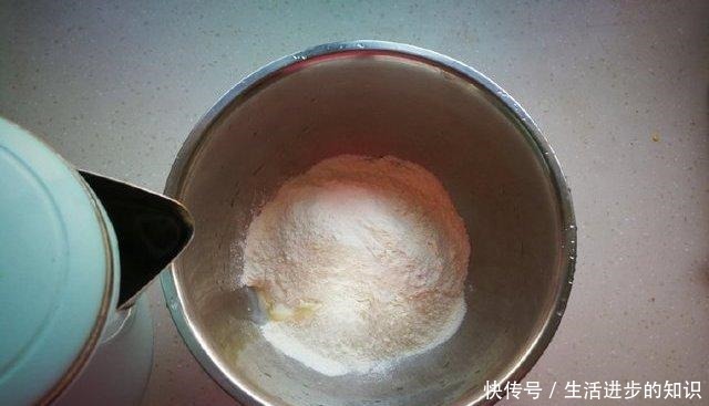 手抓饼就服这种做法,简单易学层次超多,外酥里软,满口香!