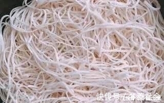 这才是蒸面条的正确方法,教你大厨做法,面条柔软劲道,鲜香入味