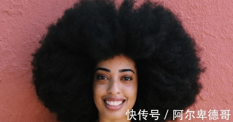 威廉姆斯|发型1.48米?世界上最大的发型?这个女人打破吉尼斯世界纪录
