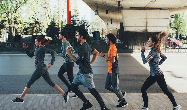 跑步|跑者切记重点在跑步的时候，千万要避免这4点