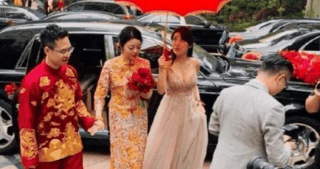 伴娘|抖音“最美伴娘”火了,气场艳压新娘,网友:谁才是真正的新娘