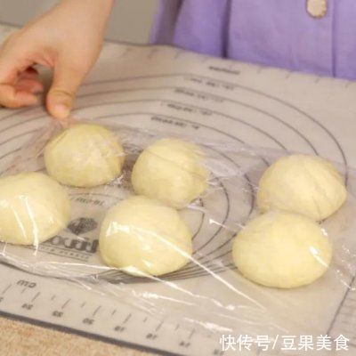 口感|蓬松爆浆！口感绝对惊艳的日式冰奶酪面包