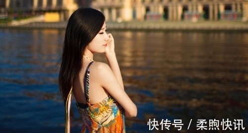 沉影@无力挥毫凝伫处,沉影寒潭月似钩;犹对孤灯语,泪眸飞溅一窗愁