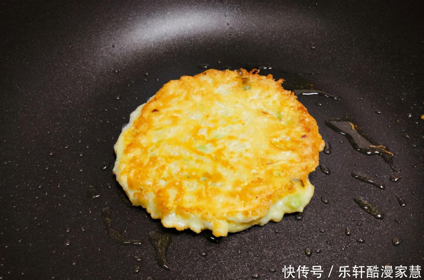 老酸奶|土豆丝鸡蛋饼的做法,简单快手,10分钟就能做好,早餐好选择