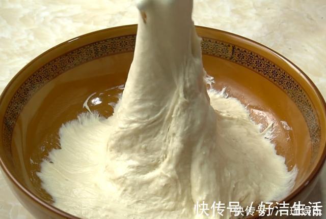 面包|教你做手不沾面的烙饼，10分钟搞定全家人早餐，蓬松暄软像面包