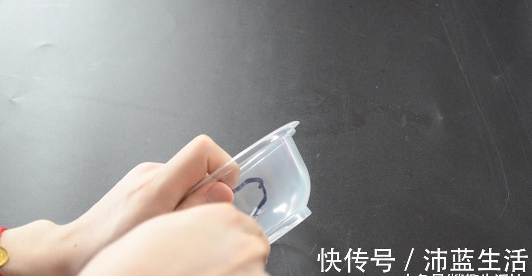废物|圆形打包盒别扔了, 改造一下, 放在卫生间里有大用处, 省钱又实用