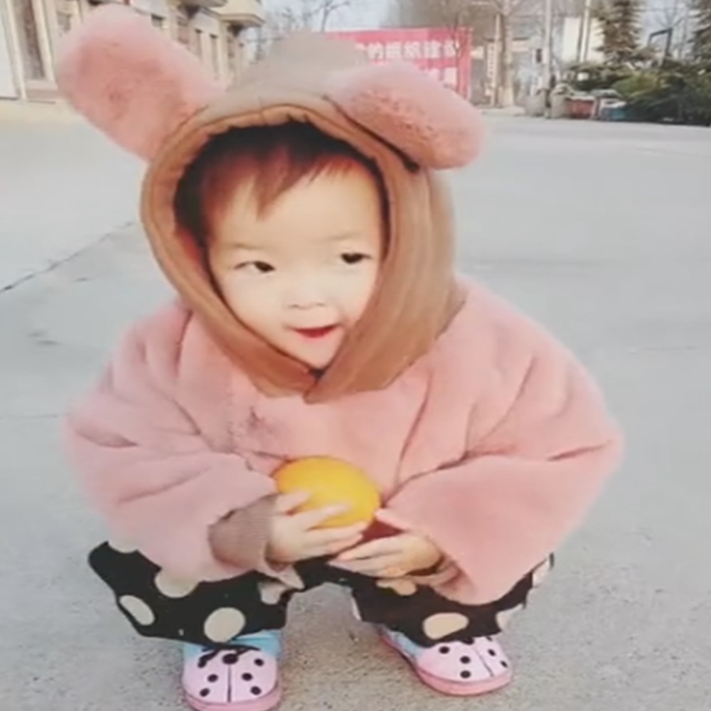 橘子|大风天妹妹也坚持要接哥哥放学,两人见面后,这一幕幕也太暖了