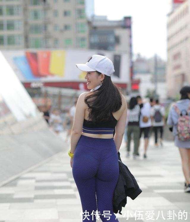裙下摆|随性自然的瑜伽裤穿搭富有时尚感,展示美女白皙的肌肤,成熟稳重