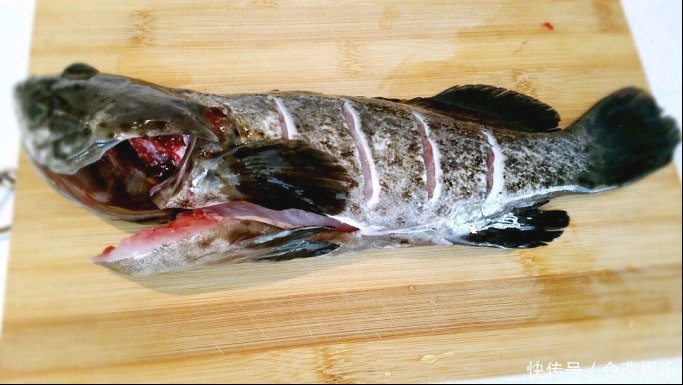 蒸鱼,你是浇汁蒸还是蒸完浇汁再蒸鲜不鲜的秘诀就在这