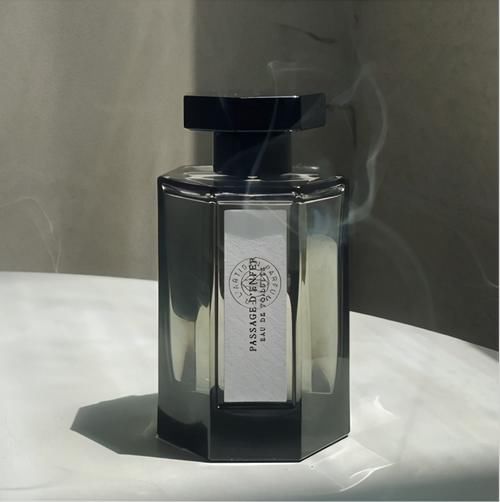 方法不对，再好也浪费，独特又实用的香水喷法拿好