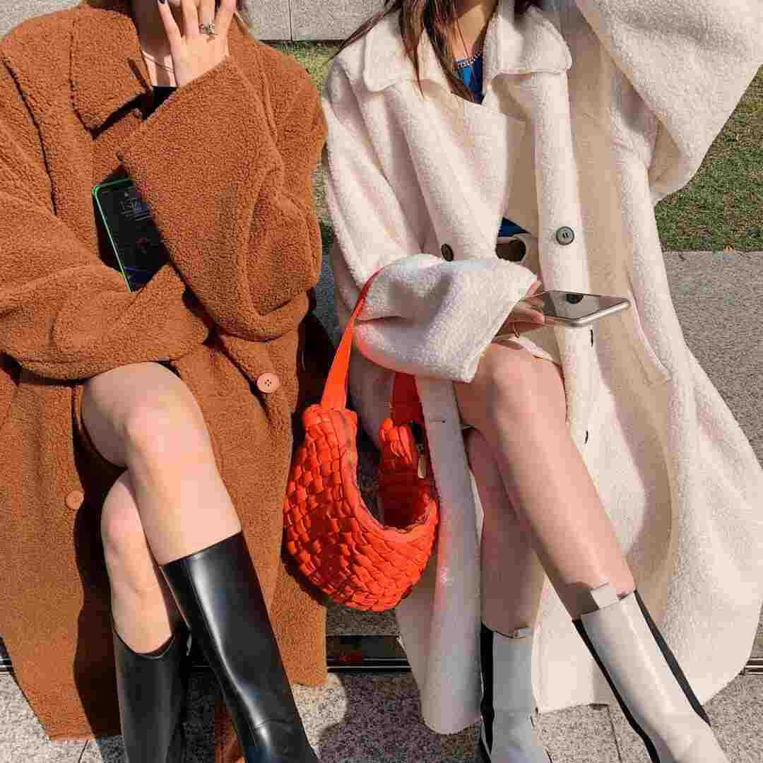 身材 大衣搭不过膝短裙真好看,保暖减龄又能秀身材,时髦精赶快学起来