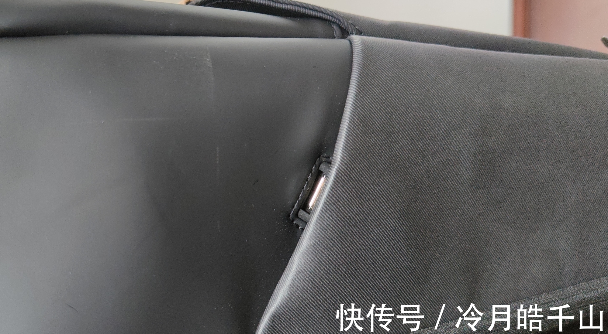 收纳#低调轻便实用的通勤双肩包 地平线8零感背包使用体验