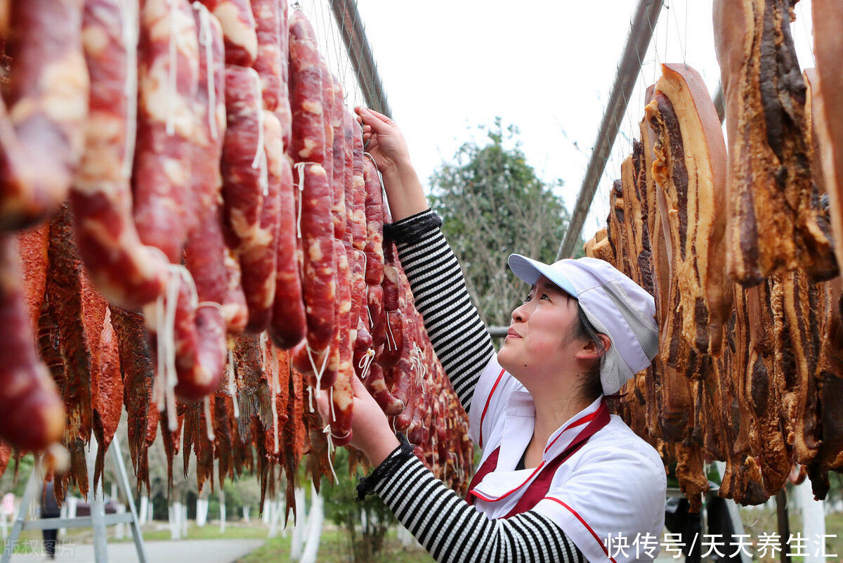 食物|营养家眼中的4类“垃圾食品”，老人喜欢，加重人体负担，要少吃