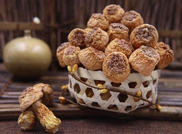 子宫内膜|52岁阿姨绝经后“倒开花”,查出宫颈癌,医生2现象别忽视