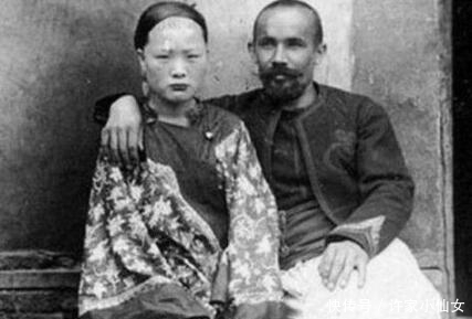 老照片|晚清老照片:青楼女子侧躺着身子,客人太老遭嫌弃