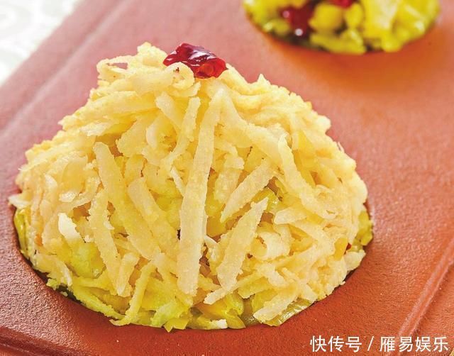 最馋土豆这个做法,蒸一蒸,拌一拌,酸辣脆爽,一吃就上瘾