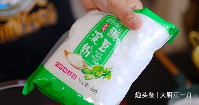 做凉粉时，只用淀粉和水就能做，详细步骤教给你，Q弹爽滑不断裂