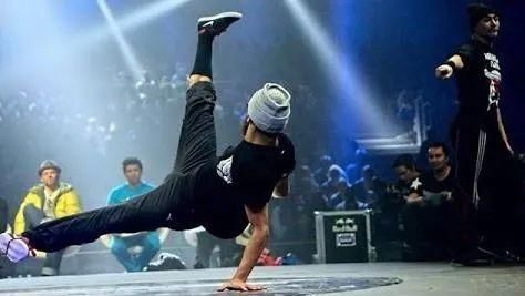 “炸翻全场”的杭州6岁女孩又拿下一个冠军！当年被认为不正经的这种舞，为何能入亚入奥？