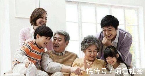 老人|为什么奶奶越来越遭嫌弃,姥姥却成为带娃主力军?理由其实很现实