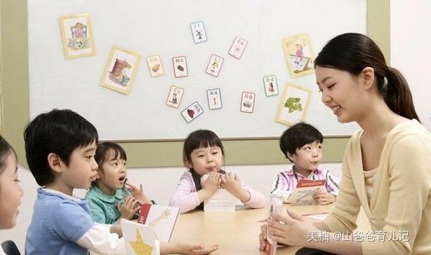 孩子突然不愿意去幼儿园，在嘴里嘀咕“一个人”，家长蹲守后怒了