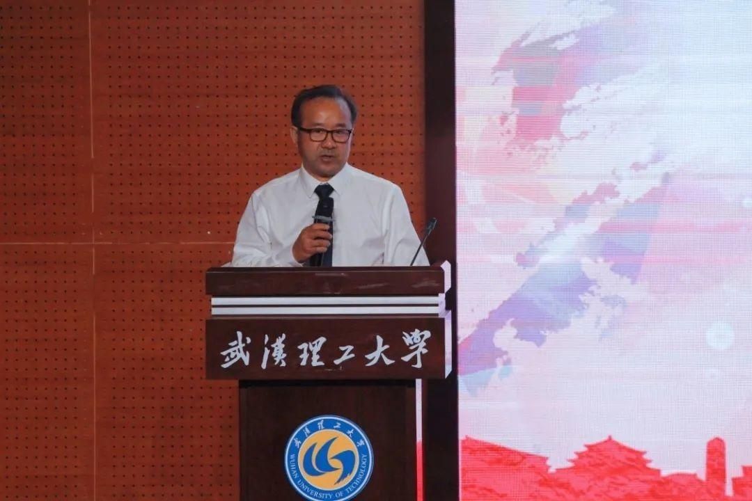 魏龙|十八而志，筑梦起航 ！经济学院举办2020级本科生成人礼