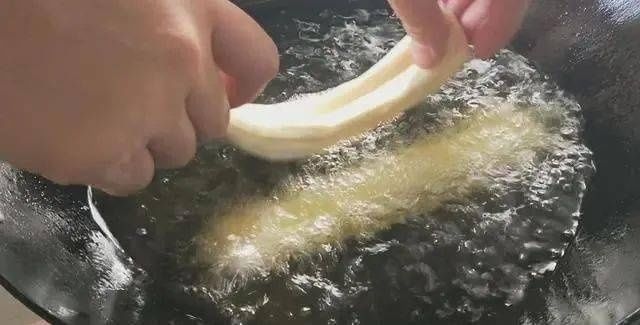 冰藏|教你做老式炸油条,不用发面的老配方,吃出小时候的味道,真好吃