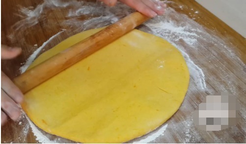 麻花|1个南瓜，2个鸡蛋，不用一滴水，做法比麻花简单，比南瓜饼都好吃