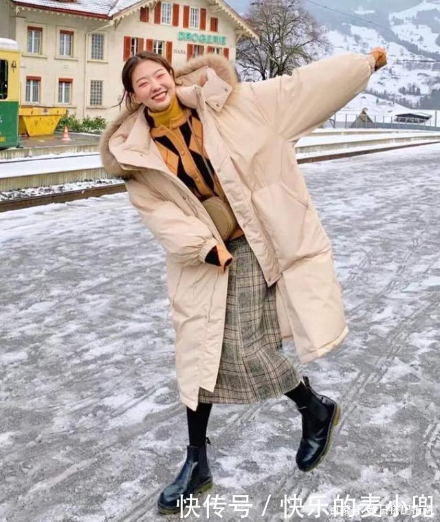 秋冬外套里面怎么穿建议试试这3件“内搭”,个性时髦又保暖