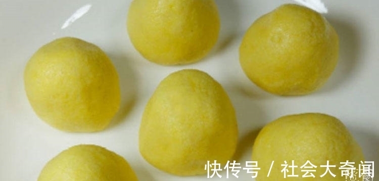 杂粮|玉米面窝窝头，用杂粮制作，健康营养颜色也好看，还寓意十全十美