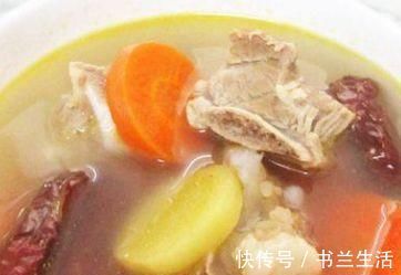 视力|胡萝卜加一宝炖汤喝，每天1碗，视力清晰，皮肤红润，子宫更干净