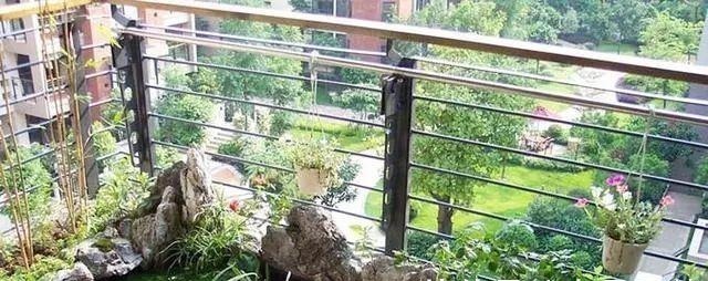 阳台|别再用老式阳台了,只需稍微改动一下,赏花赏鱼赏风景,好看极了