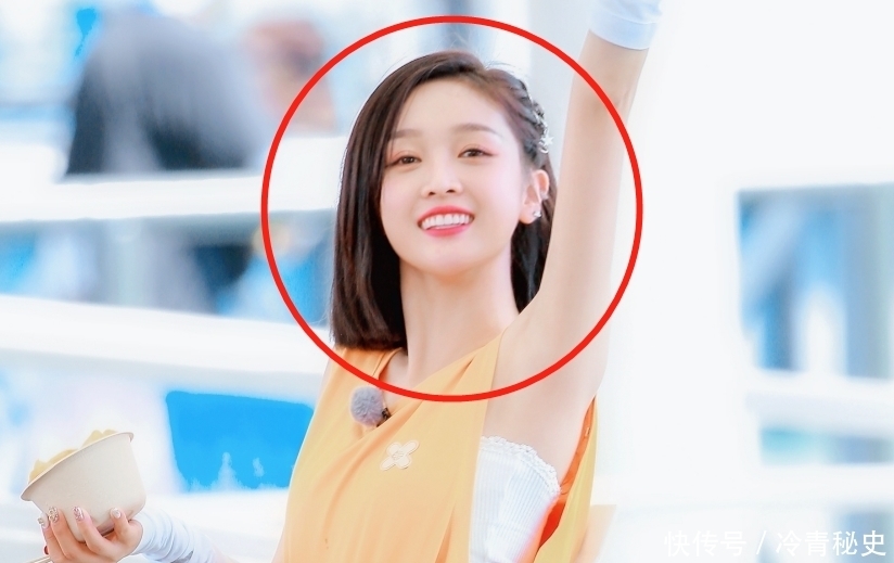 跑男9 《跑男》三亚路透,蔡徐坤穿羽绒服戴围脖,一旁的沙溢却大汗淋漓